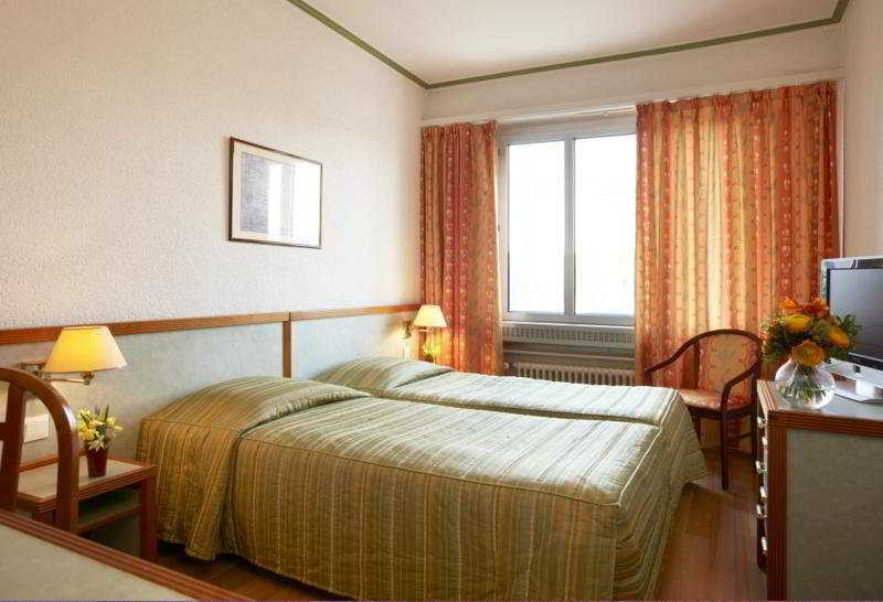 Hotel Suisse Geneva Room photo